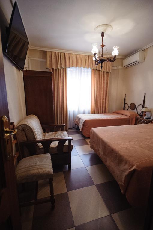 Hostal Restaurante La Trucha ベナベンテ エクステリア 写真