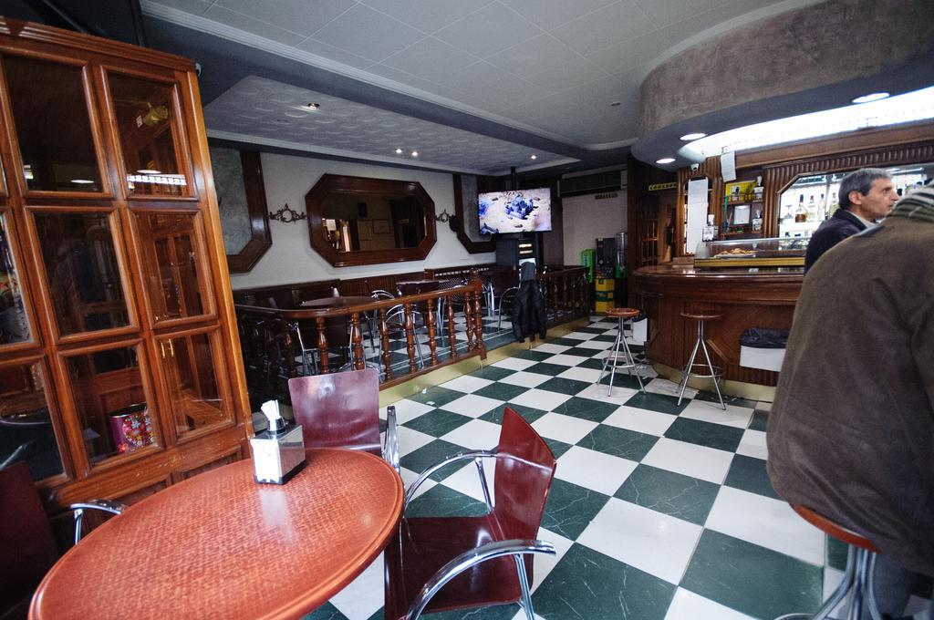 Hostal Restaurante La Trucha ベナベンテ エクステリア 写真