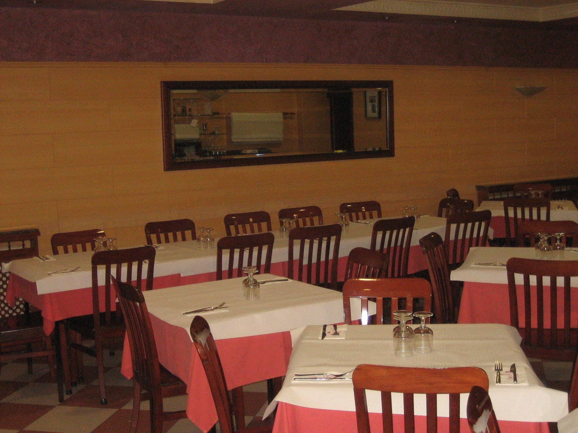 Hostal Restaurante La Trucha ベナベンテ エクステリア 写真