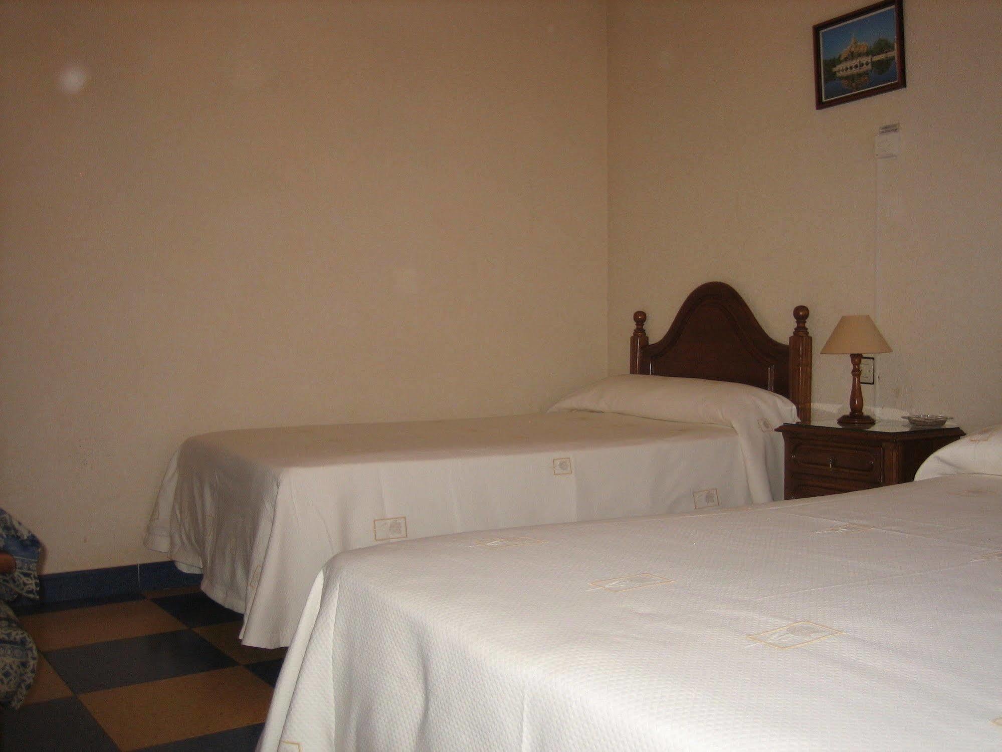 Hostal Restaurante La Trucha ベナベンテ エクステリア 写真