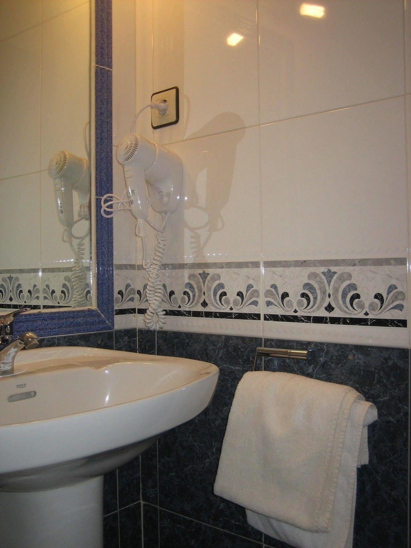 Hostal Restaurante La Trucha ベナベンテ エクステリア 写真